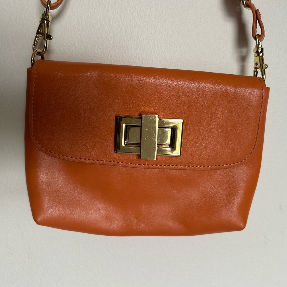 Adorable orange rowallan leather crossbody, gold tone turnlock clasp